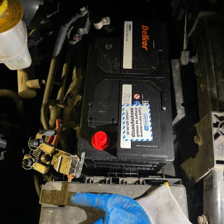 Замена аккумулятора на Dodge RAM IV (DS/DJ) 2008 - 2019 5.7 (396 л.с.) Замена аккумулятора на Dodge RAM IV (DS/DJ) 2008 - 2019 5.7 (396 л.с.)