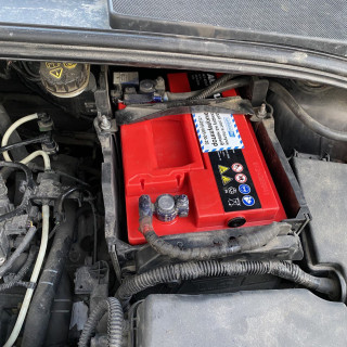 Замена аккумулятора на Ford Focus III 2011 - 2015 1.6 (105 л.с.) Замена аккумулятора на Ford Focus III 2011 - 2015 1.6 (105 л.с.)